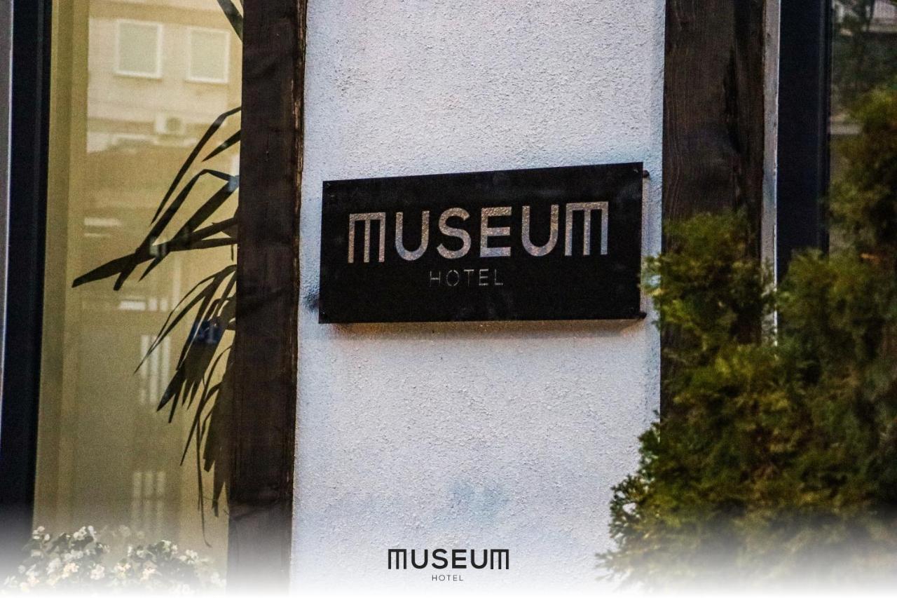 Museum Hotel Priștina Exterior foto