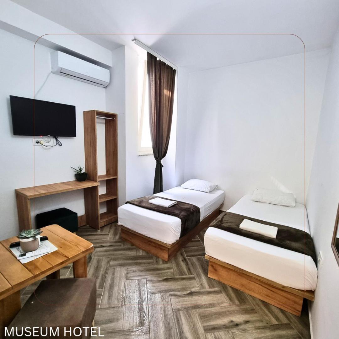 Museum Hotel Priștina Cameră foto